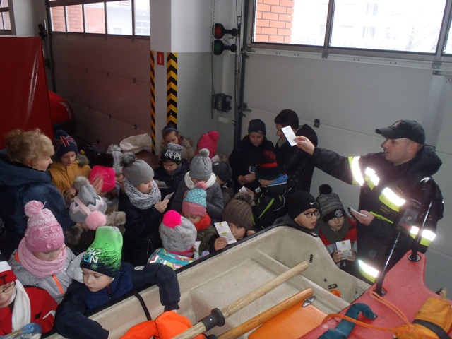 Dzieci u strażaków. Żeby ferie były bezpieczne