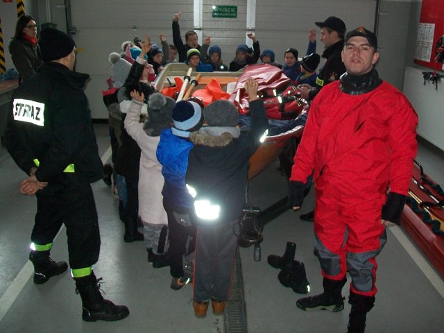 Dzieci u strażaków. Żeby ferie były bezpieczne