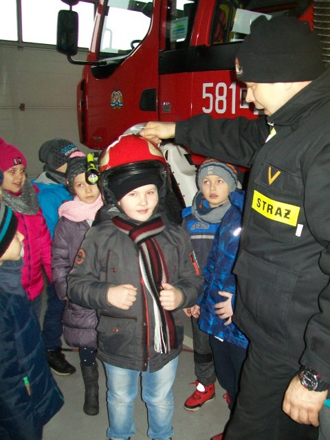 Dzieci u strażaków. Żeby ferie były bezpieczne