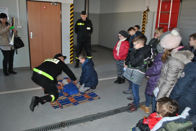 Dzieci u strażaków. Żeby ferie były bezpieczne