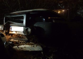 Land rover w rowie. Pięć osób ucierpiało ZDJĘCIA