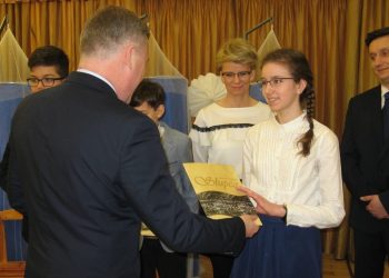 Troje stypendystów z Jedynki. Olga ze średnią 6,0!