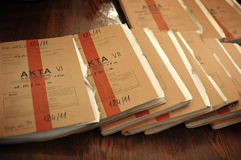 Gwałcił młodszych kolegów?