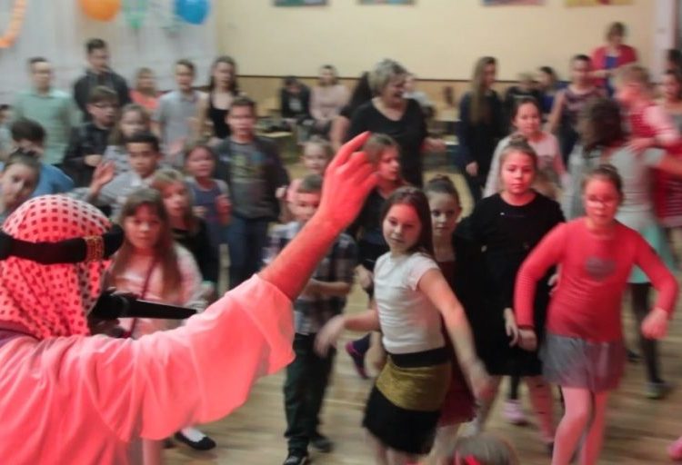 Giewartów: Tak dzieciaki szalały na choince FILM