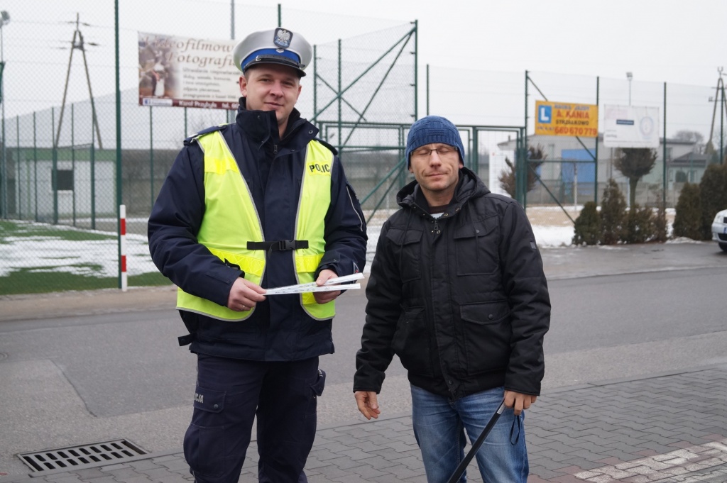 Policjanci rozdawali odblaski ZDJĘCIA