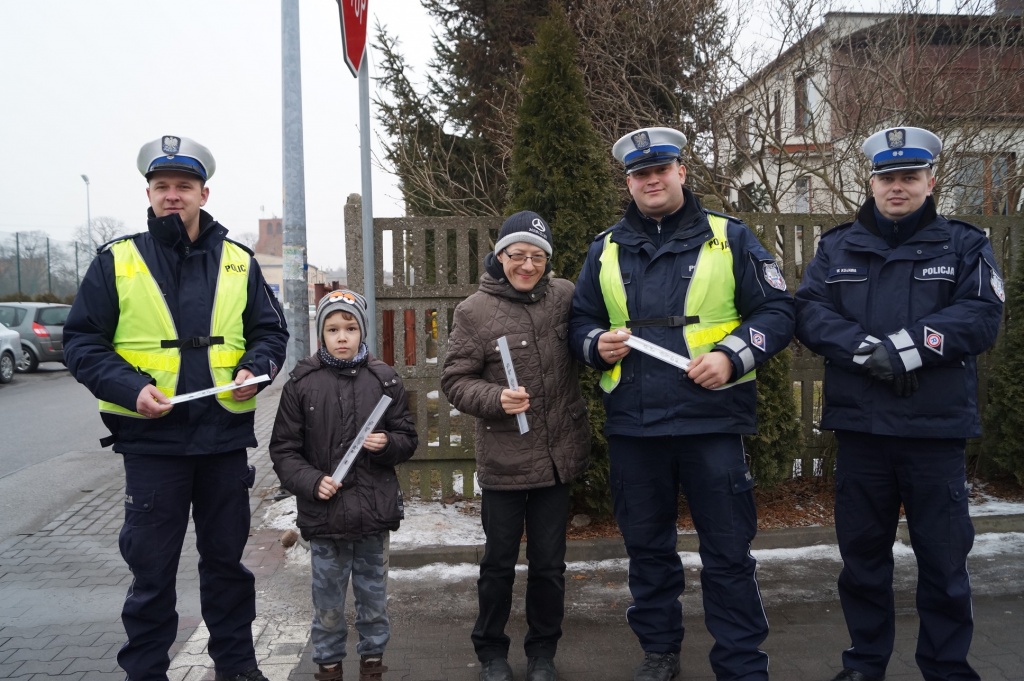 Policjanci rozdawali odblaski ZDJĘCIA