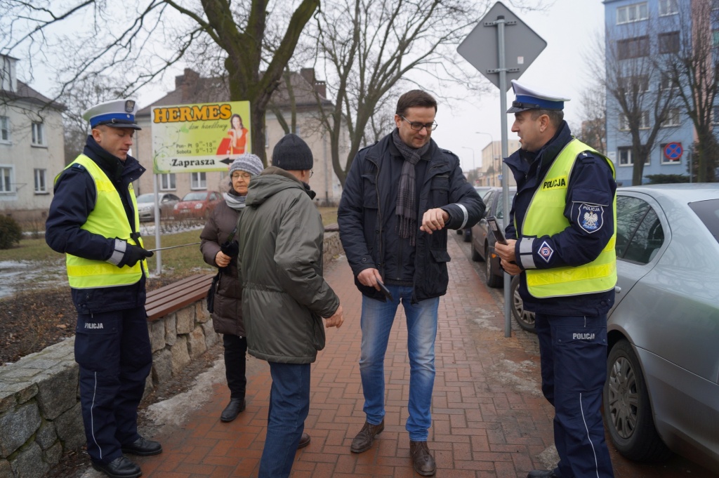 Policjanci rozdawali odblaski ZDJĘCIA