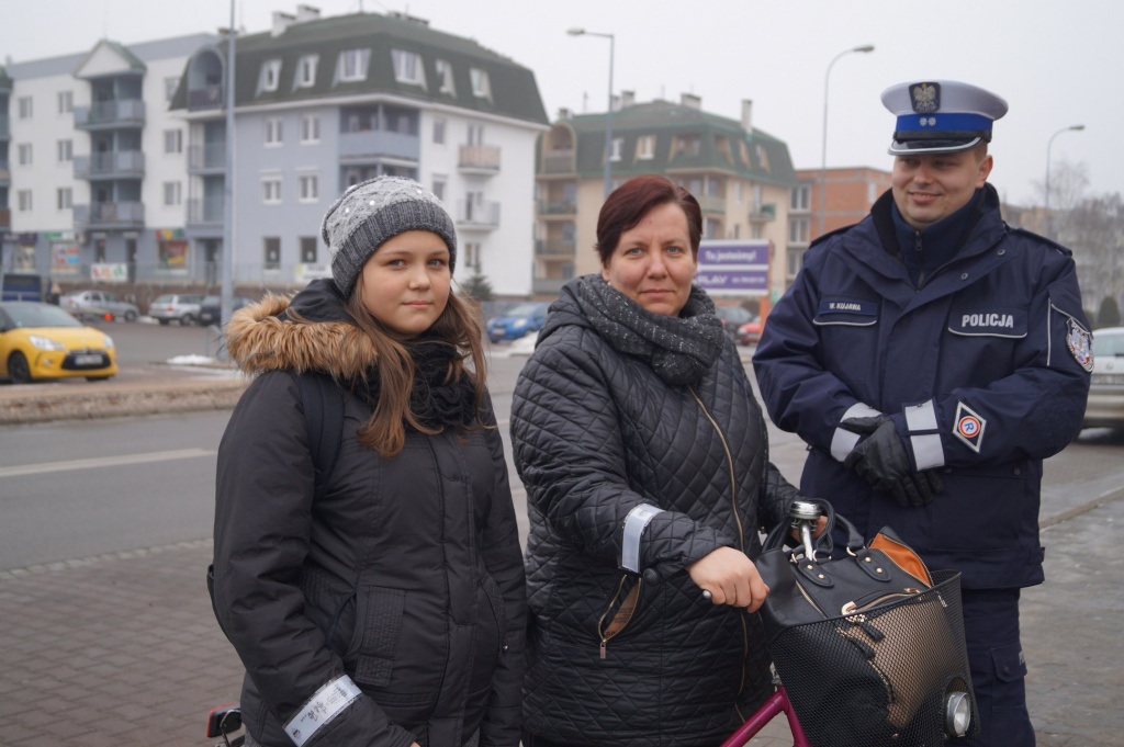 Policjanci rozdawali odblaski ZDJĘCIA