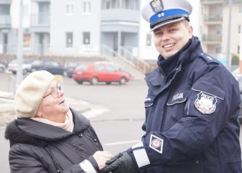 Policjanci rozdawali odblaski ZDJĘCIA