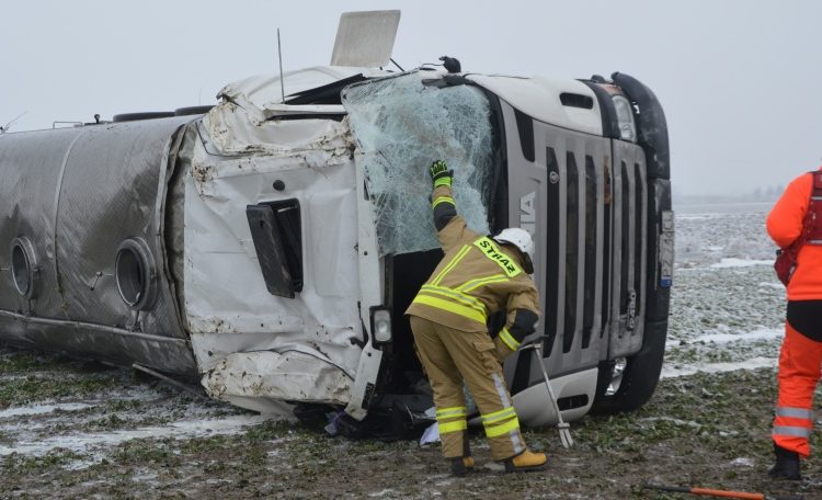 Wypadek cysterny. Wylało się mleko