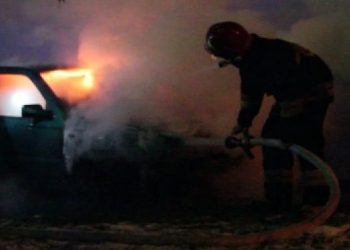 Golf płonął przed szpitalem. Film z akcji