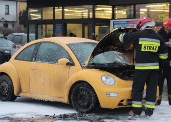 Przy Lidlu płonął samochód