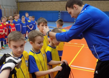 Akcja Zima. Grają w piłę czy w tenisa