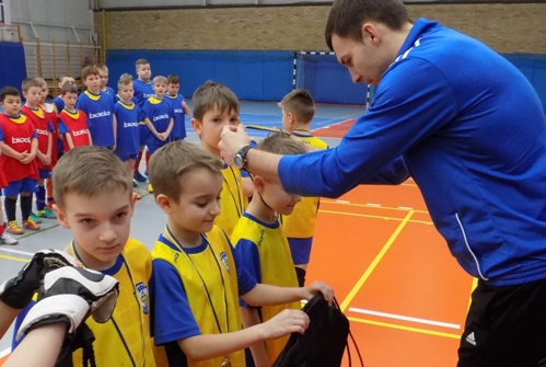 Akcja Zima. Grają w piłę czy w tenisa