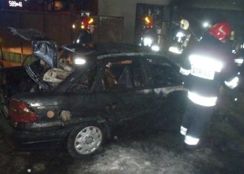 Pożar w garażu. Spalił się samochód