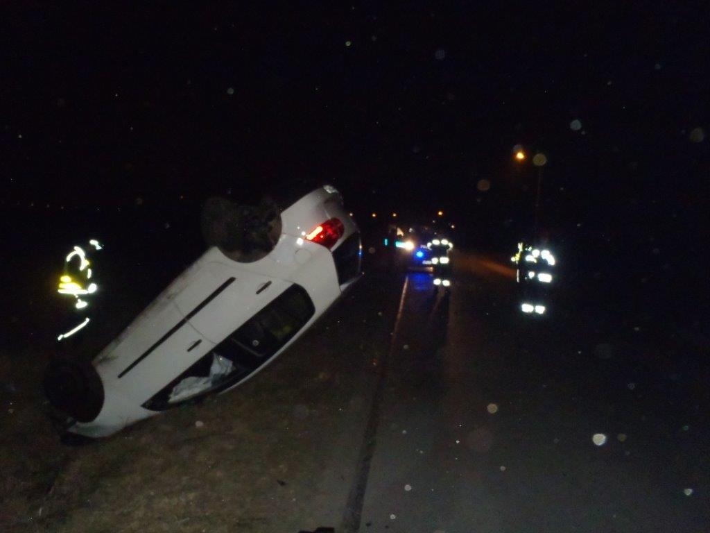 Volkswagen dachował w Kotuni ZDJĘCIA