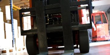 Wózek widłowy – najważniejsze zasady bezpiecznego użytkowania