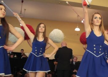 Zatańczyły przed zebraniem FILM