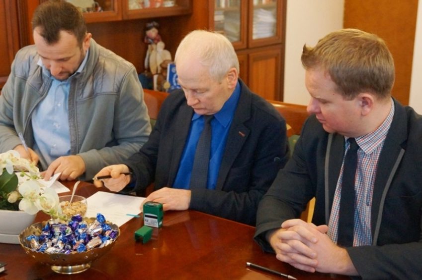 Powiat wyda milion na drogę