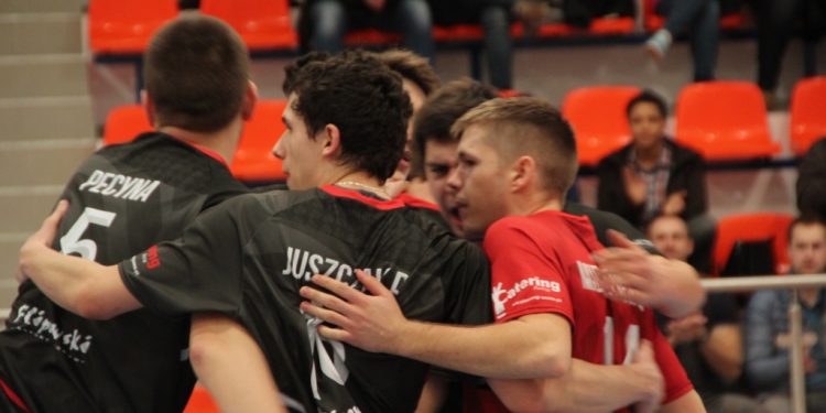 TODO Czarni zakończyli sezon na 8. miejscu FILM