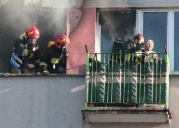 Ratowali kobietę uwięzioną na 4. piętrze. Zobacz film z akcji