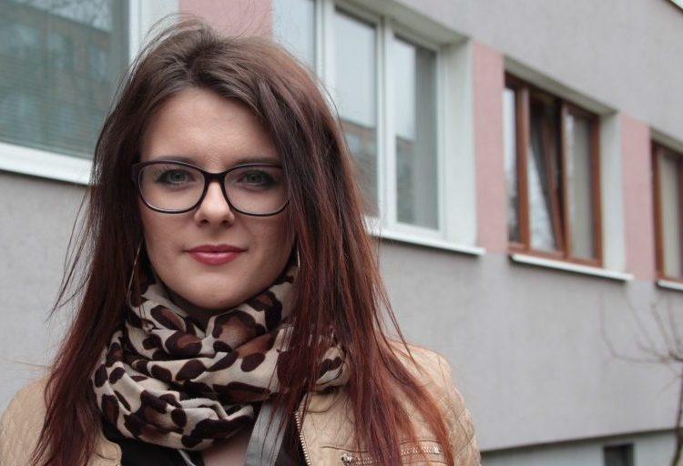 Organizuje pomoc dla pani Danieli