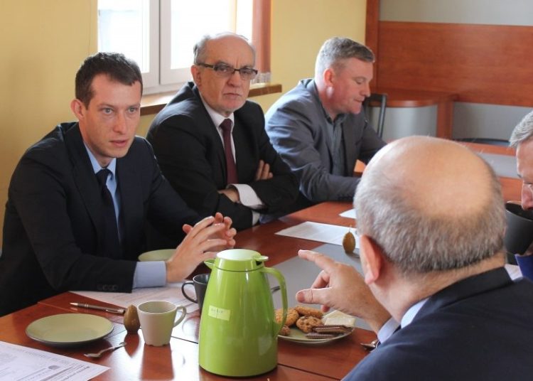 Zaskoczeni słowami starosty o basenie