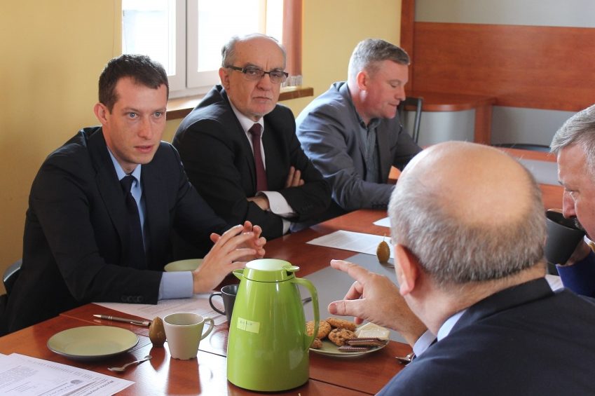 Zaskoczeni słowami starosty o basenie