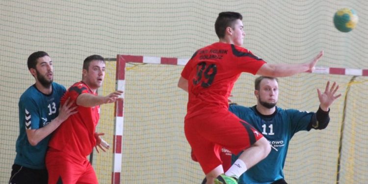 Hagard zagra z ćwierćfinalistami