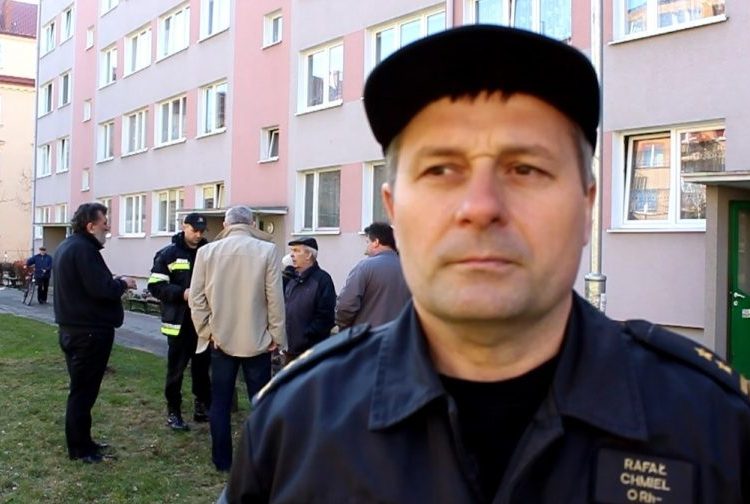 Strażacy o pożarze w bloku – Film