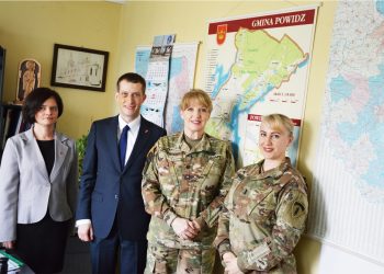 Z ambasady USA do Powidza