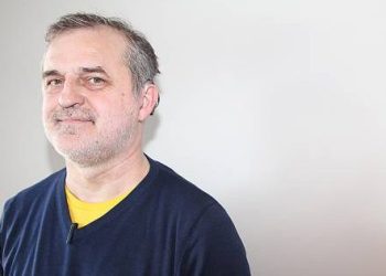 Dzięki implantowi może normalnie żyć