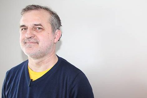 Dzięki implantowi może normalnie żyć