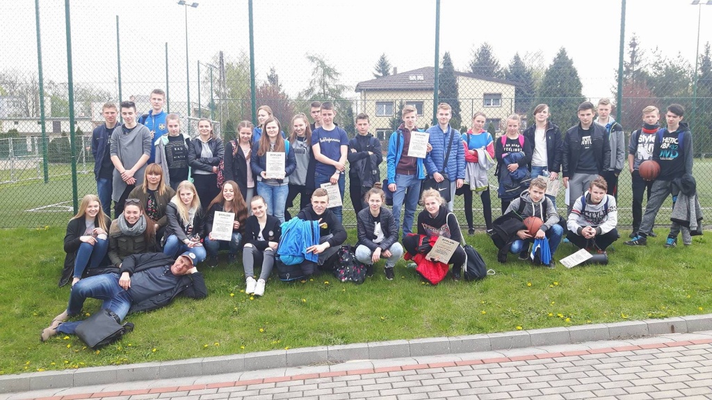 Słupeckie gimnazjum gra dalej w streetballu