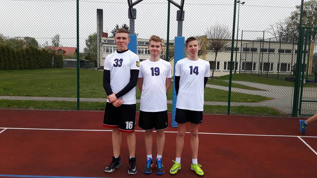 Słupeckie gimnazjum gra dalej w streetballu
