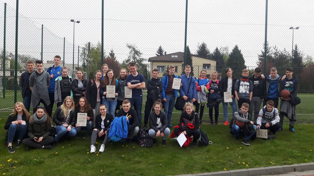 Słupeckie gimnazjum gra dalej w streetballu