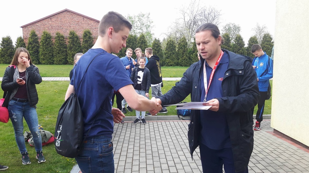 Słupeckie gimnazjum gra dalej w streetballu
