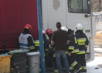 Zapaliła się ciężarówka. Zobacz film z akcji