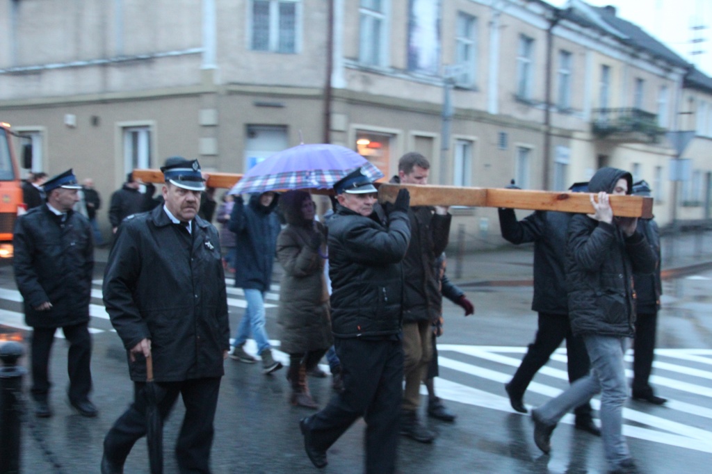 Droga Krzyżowa ulicami Słupcy FILM I ZDJĘCIA