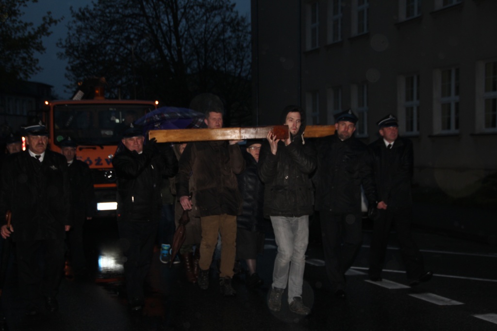 Droga Krzyżowa ulicami Słupcy FILM I ZDJĘCIA