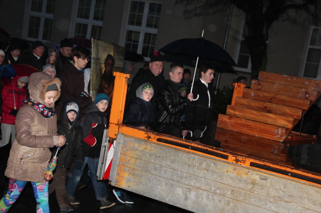 Droga Krzyżowa ulicami Słupcy FILM I ZDJĘCIA