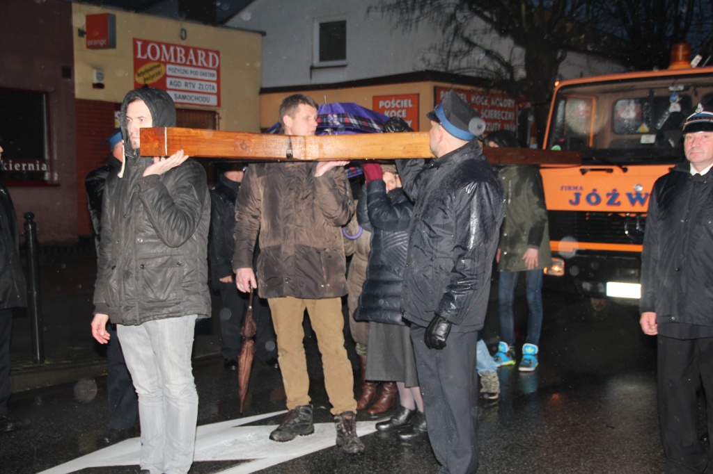 Droga Krzyżowa ulicami Słupcy FILM I ZDJĘCIA