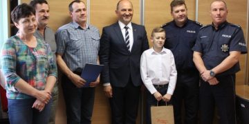 12-latek znalazł portfel. Zaniósł na policję – FILM