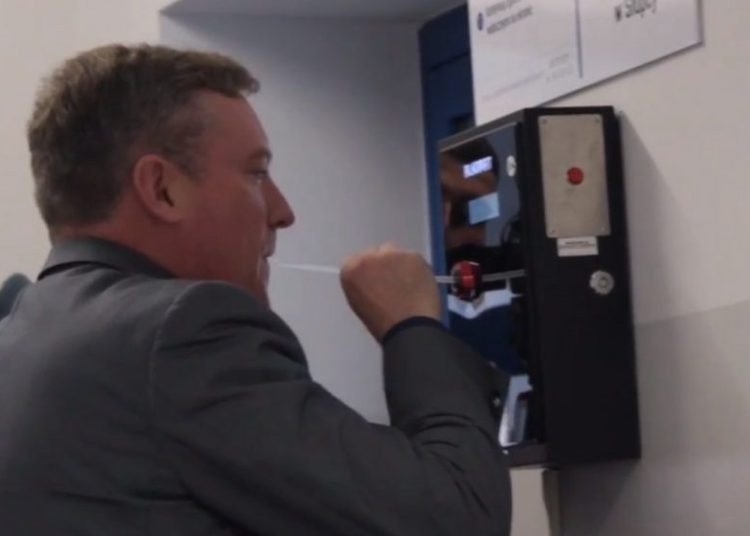 Alkomat w komendzie. Samoobsługowy