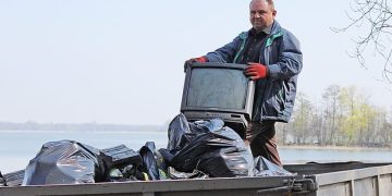 Będą sprzątać nad jeziorem