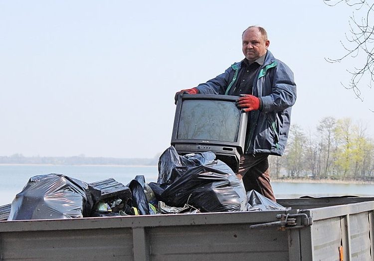 Będą sprzątać nad jeziorem