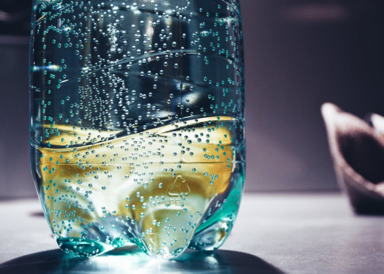 Jakie dostępne są na rynku wkłady do filtrów wody i czy warto w nie zainwestować?