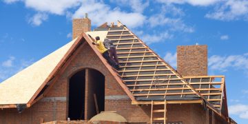 Najpopularniejsze pokrycia dachowe – blachodachówka, dachówka ceramiczna, a może coś innego?