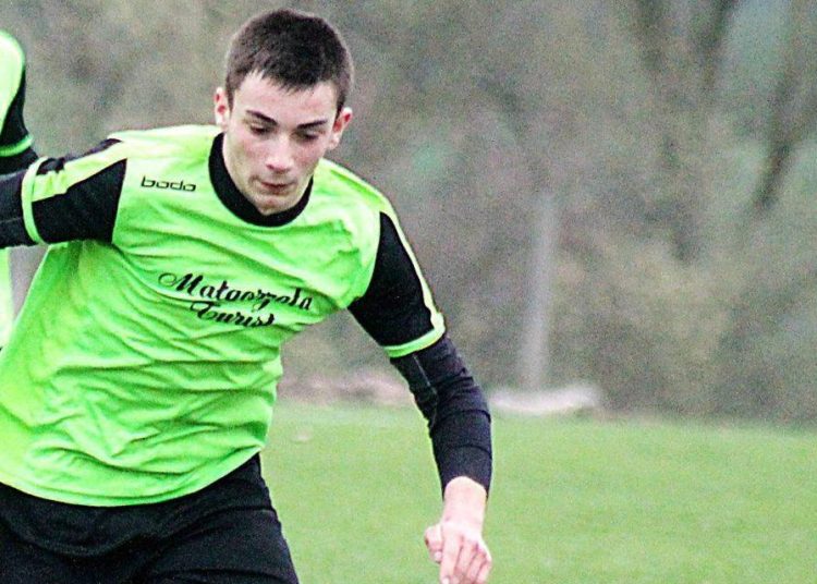 Hat-trick na osiemnastkę, w meczu na szczycie