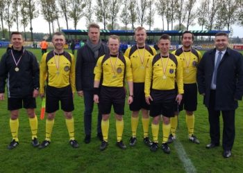 Pierwszy taki mecz. Prowadziło 6 sędziów